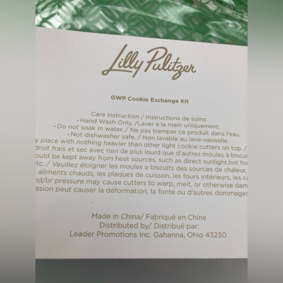 NEW Lilly Pulitzer GWP Cookie Exchange Kit With Cookie Cutters and Tin - Picture 4 of 8